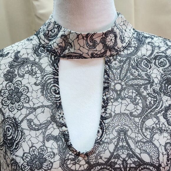 Harlowe & Graham Pale Purple High Neck Keyhole Blouse Size Small - Picture 4 of 10